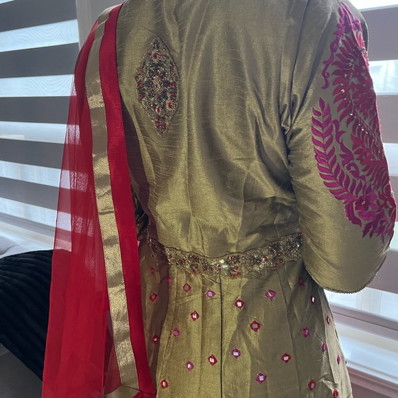 LEHENGA - Picture 8 of 11